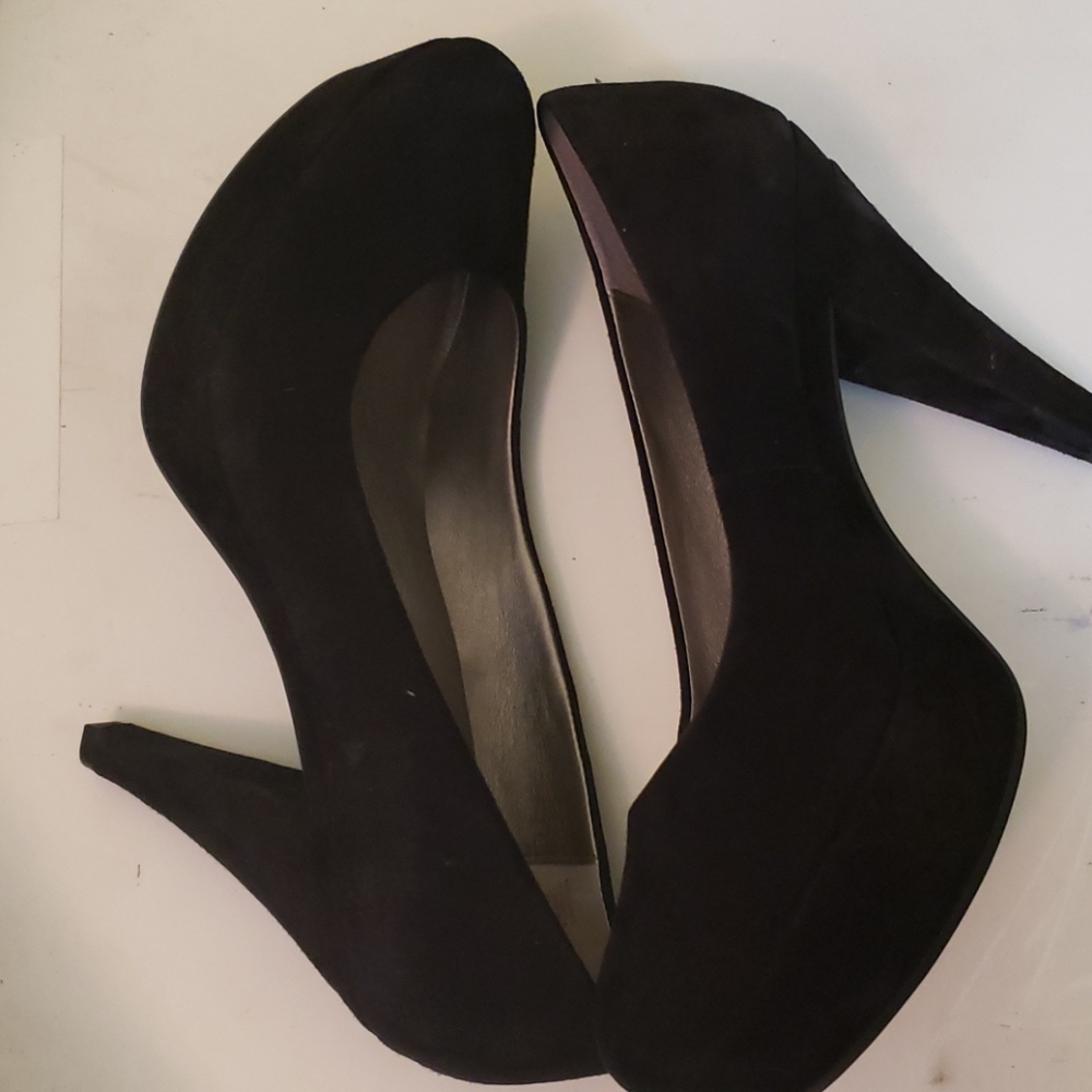 Platform heeled shoes